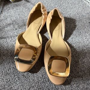 Roger Vivier beige flats